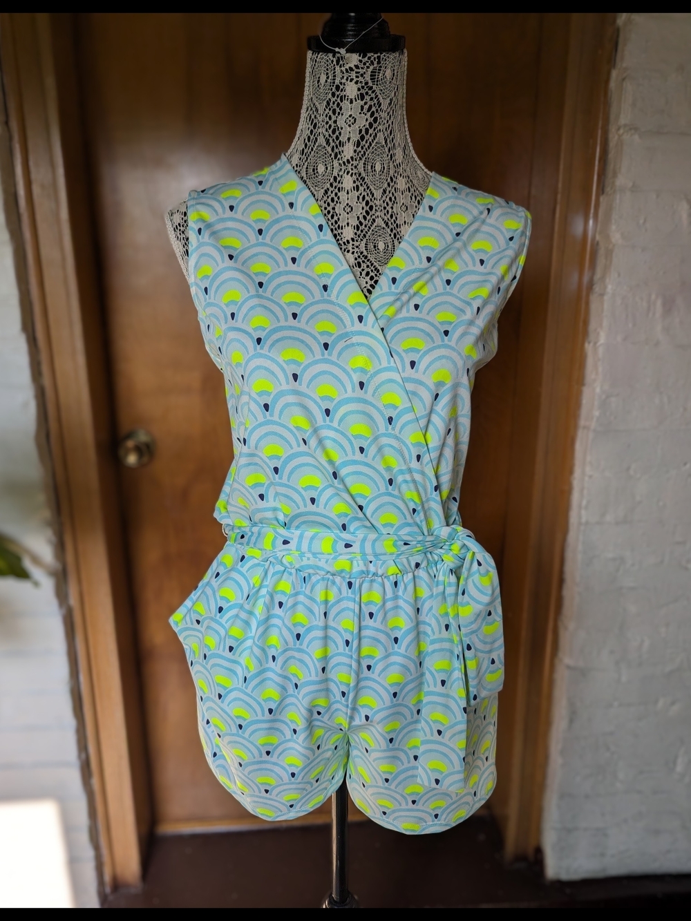 Sleeveless Retro Arc Print Romper in Aqua & Lime